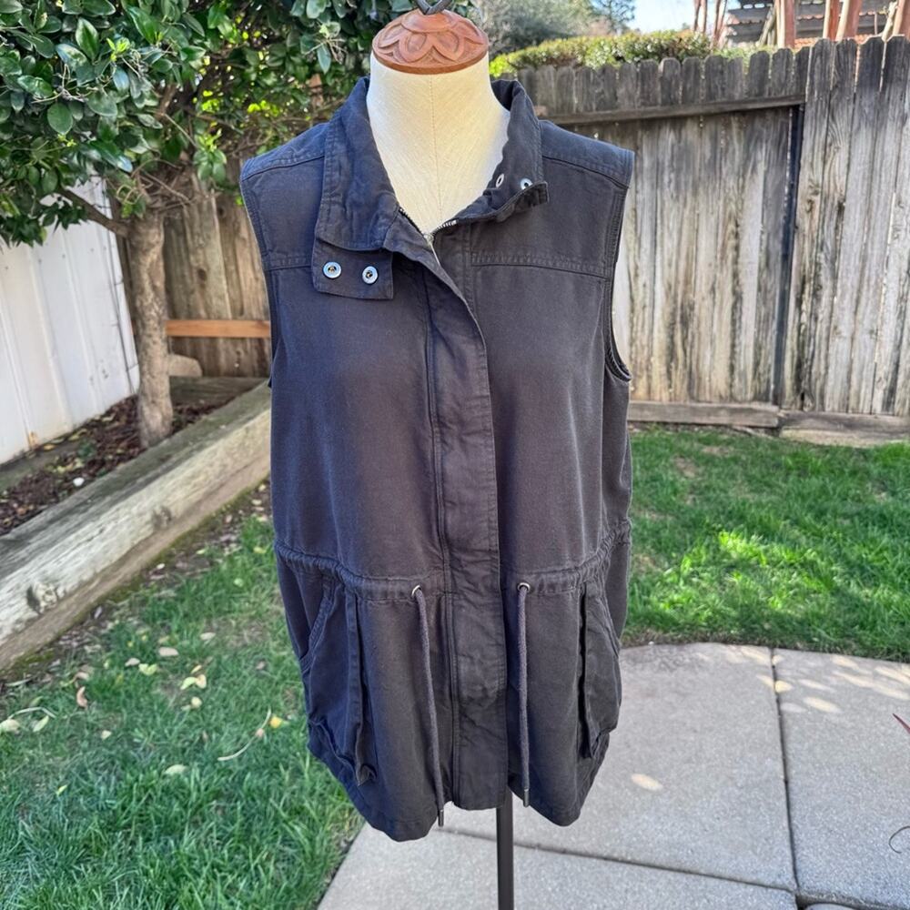 AnyBody Cargo Vest with Pockets Black Sleeveless Zip Jacket Women's Medium